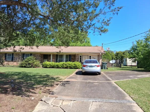 700 Springdale Dr, Enterprise, AL 36330