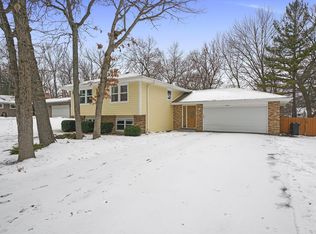 355 Linden Rd, Lake Zurich, IL 60047