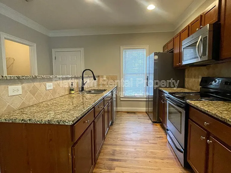750 Terry St SE — Photo 23
