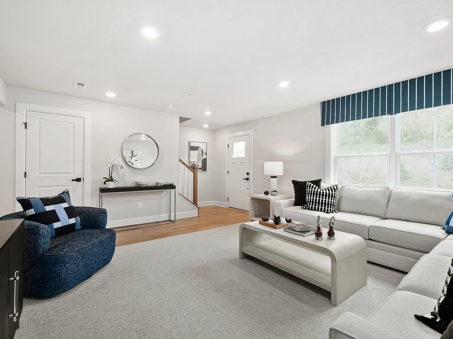3 bed, 3.5 bath, 2153 sqft, $3,400 — Photo 3