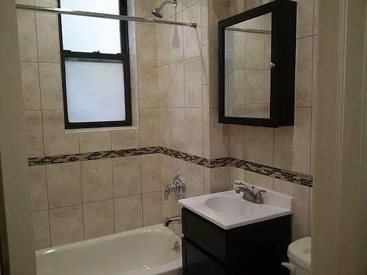 Rented by Halvatzis Realty | media 3