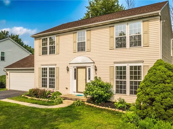 35 Huntingwood Dr, East Amherst, NY 14051