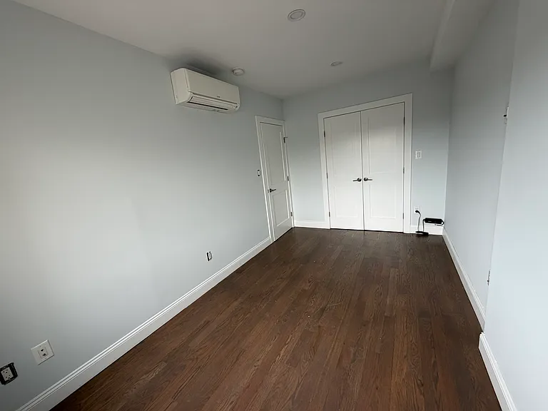 23-35 35th St #2 — Photo 7