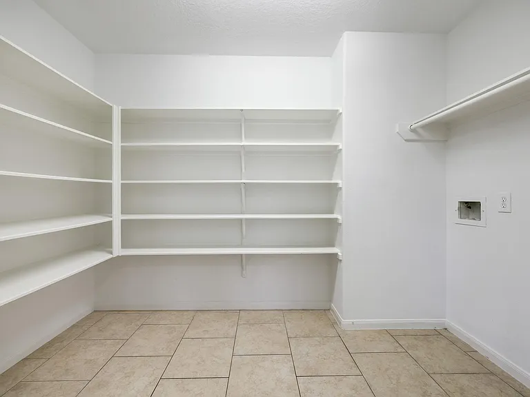 4906 Siros Isle Ct — Photo 9