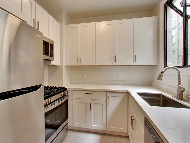 221 24th Ave #104 — Photo 7