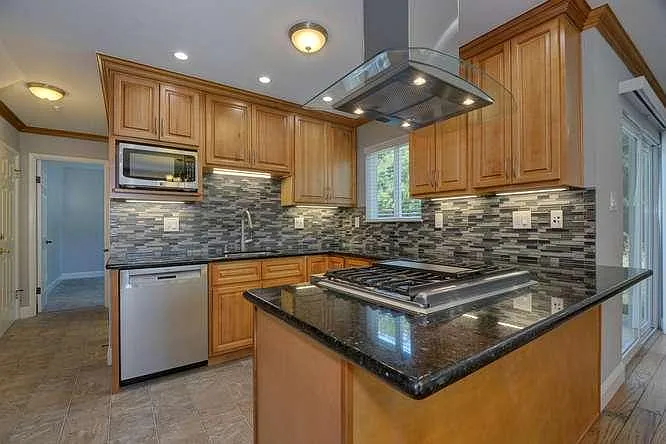 2040 Conifer Ln — Photo 8