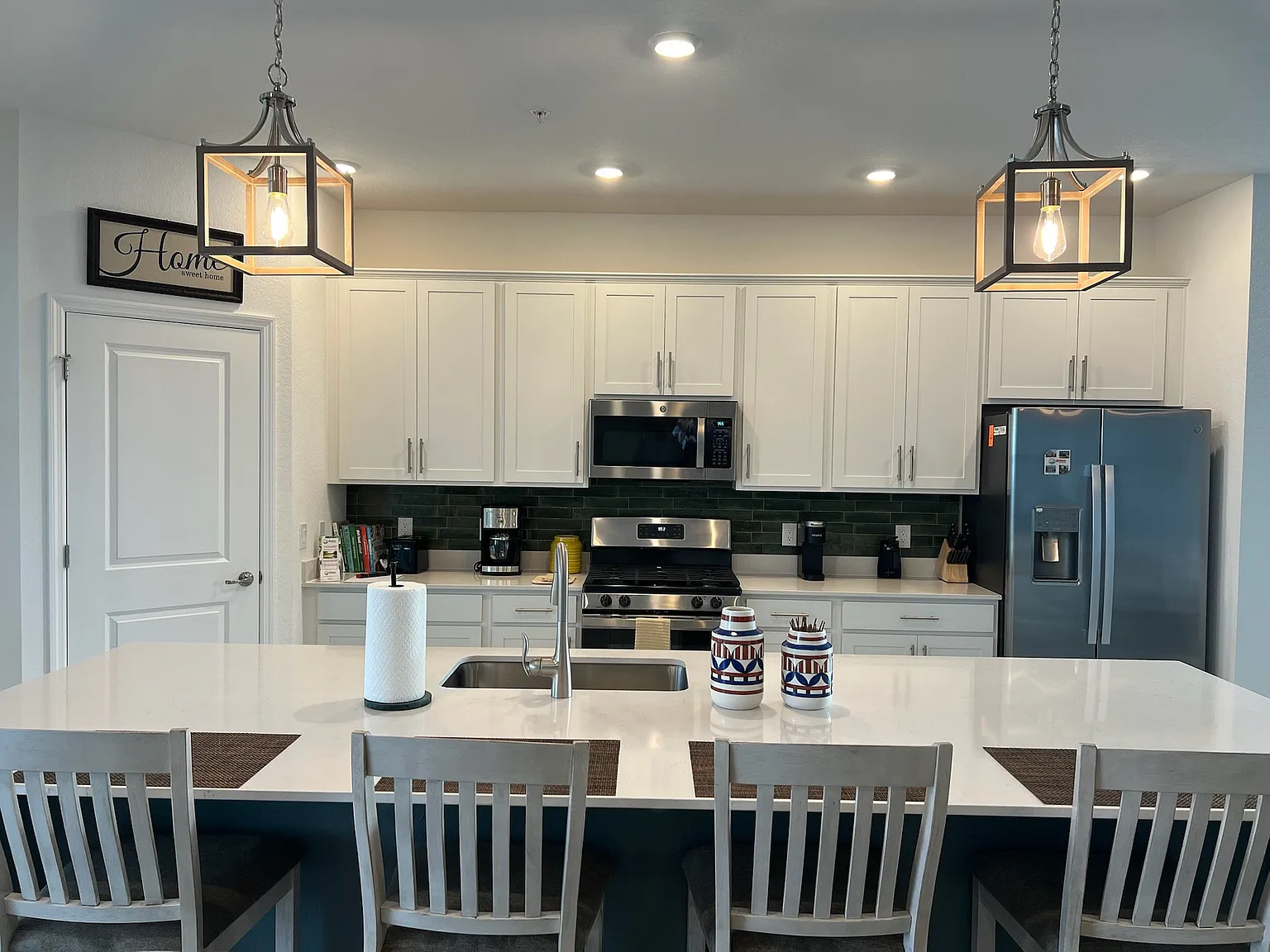 3 bed, 2200 sqft, $3,600 — Photo 4