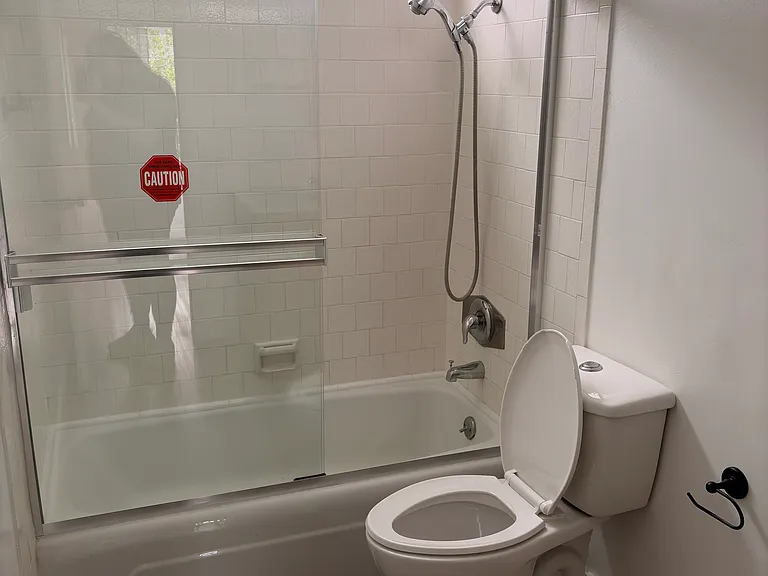 6136 Woodlawn Ave #F — Photo 11