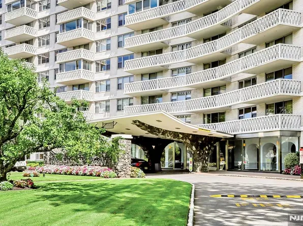 2100 Linwood Avenue #15A, Fort Lee, NJ 07024