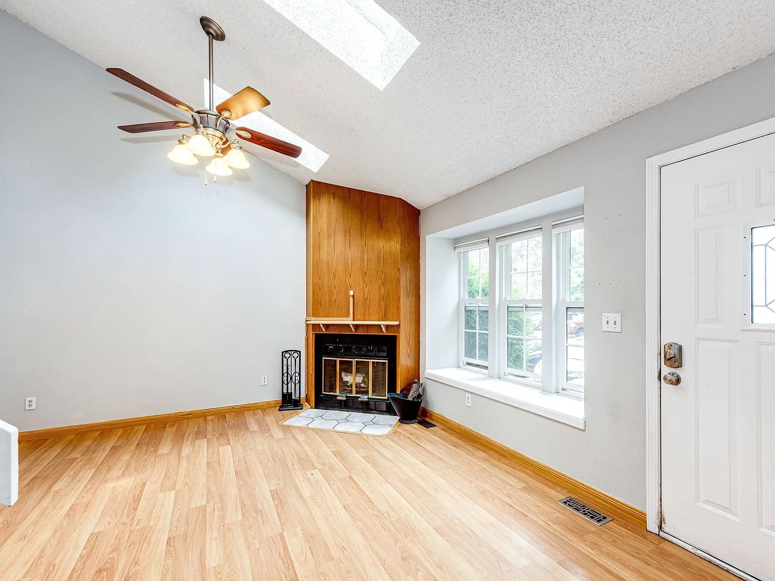 3 bed, 1134 sqft, $2,250 — Photo 3