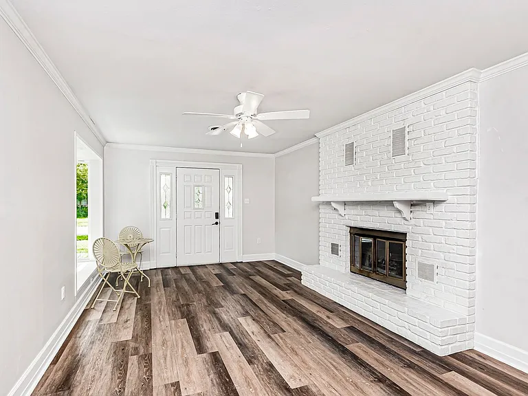 8245 Rainbow Dr — Photo 3