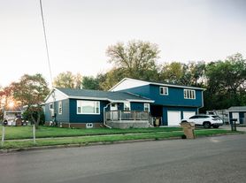 1201 4th St SW, Minot, ND