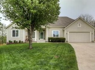 905 SW Sally Cir, Lees Summit, MO 64081