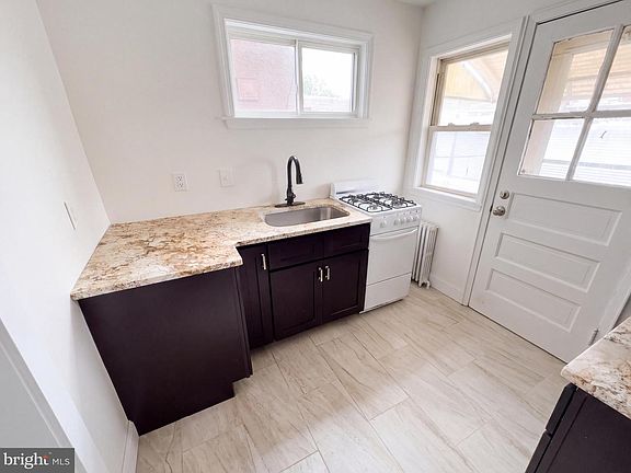 2nd image of 1809 Wakeling St