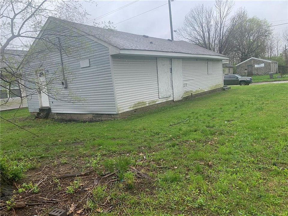 2nd image of 2749 Columbia Ave