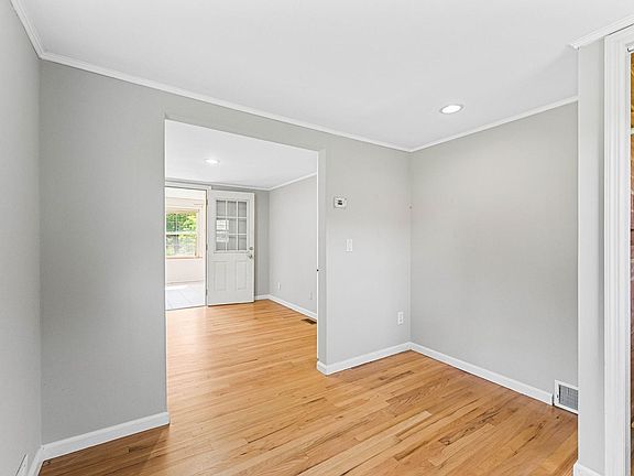 5th image of 150 Easy St