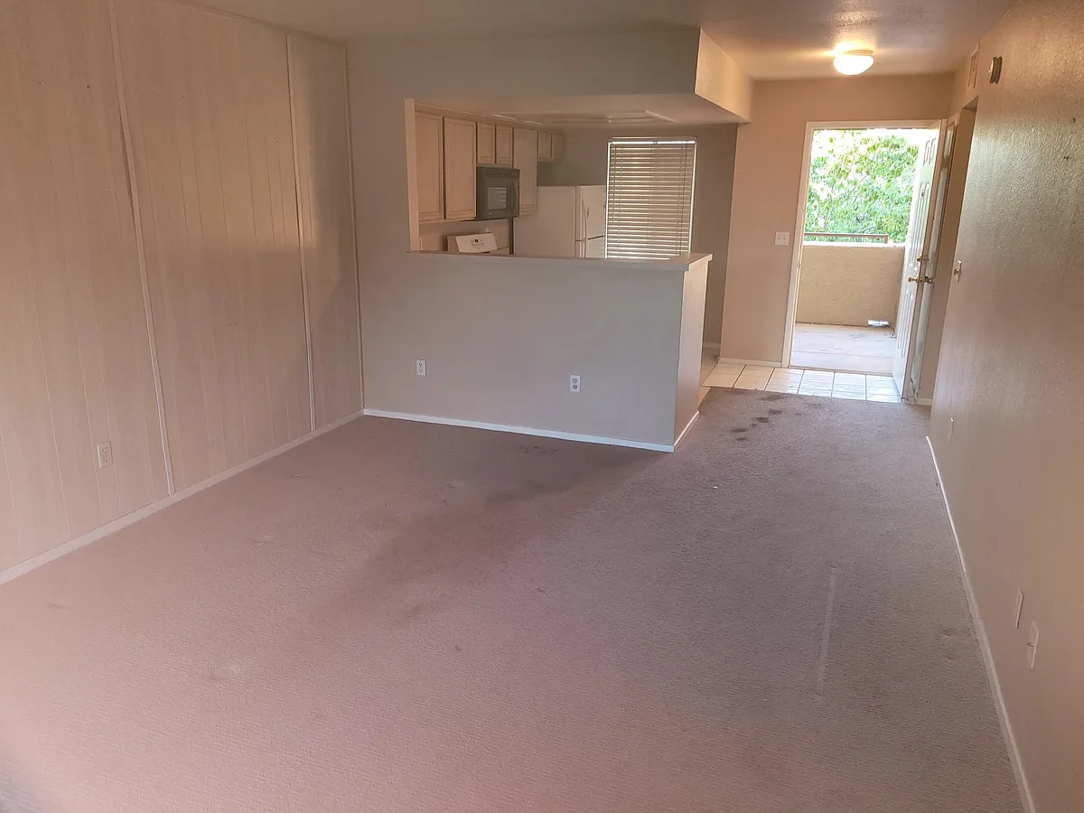 Building Photo - 8070 W Russell Rd #2122