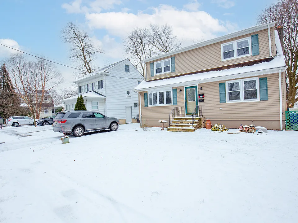 26 Genevieve Ave #2