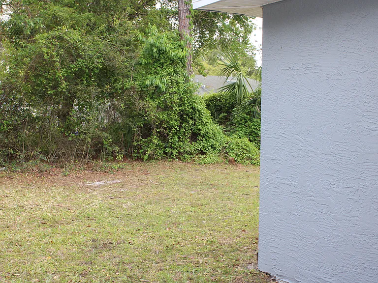 165 Plain View Dr #B — Photo 11