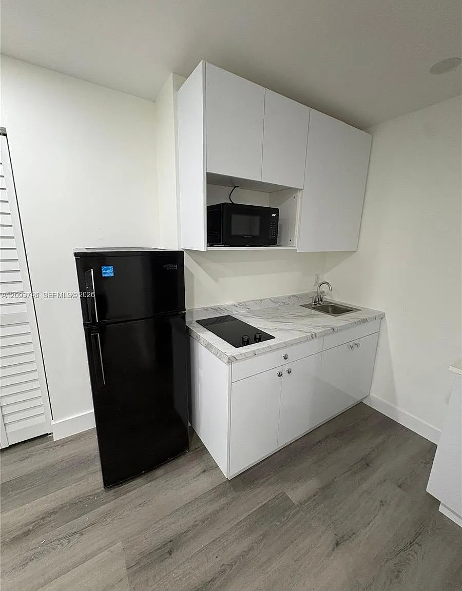 Country Lake Manors Sec 3 — Photo 4