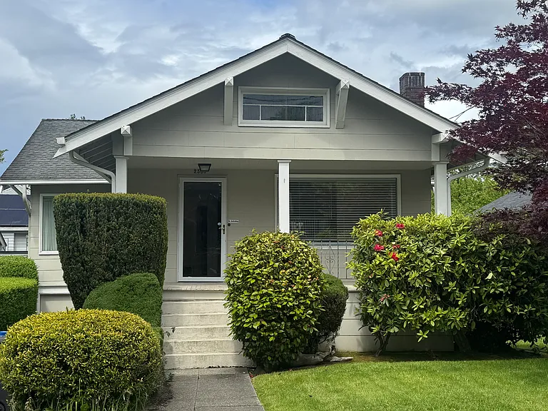 2506 E Lynn St — Photo 1