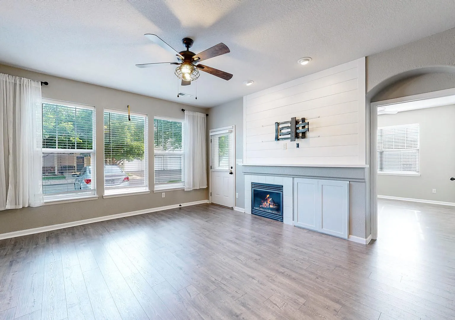 2 bed, 1158 sqft, $1,850 — Photo 3