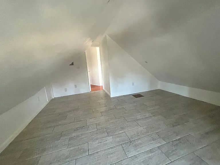 225 Sunset Blvd — Photo 23