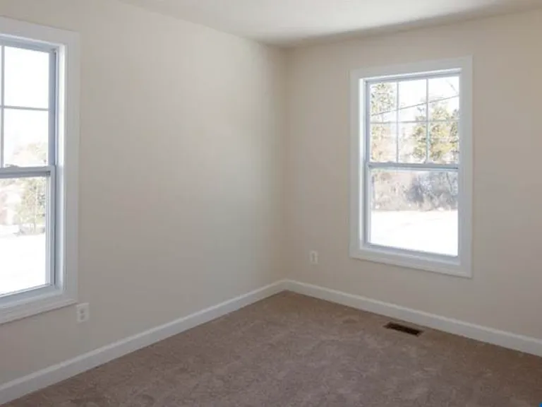 2410 Winthrop Dr — Photo 13