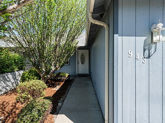 3rd image of 943 Hopkins Rd