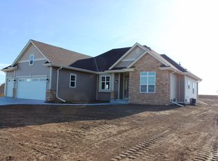 590 Mary Way, Slinger, WI 53086