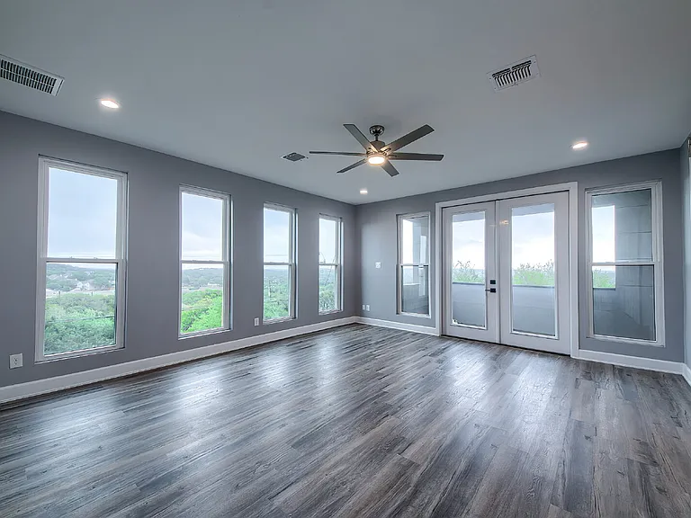 714 Misty Water Ln — Photo 16