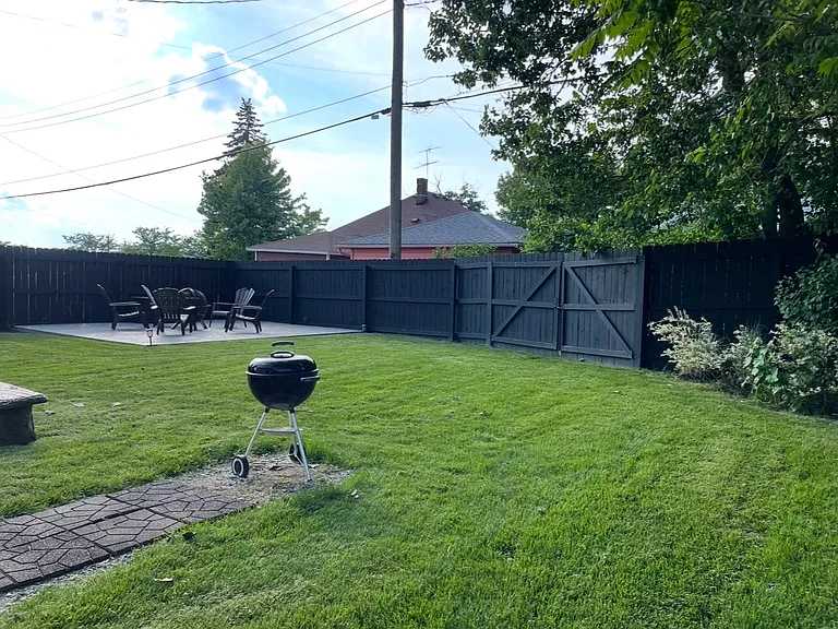 213 W Homer St — Photo 13