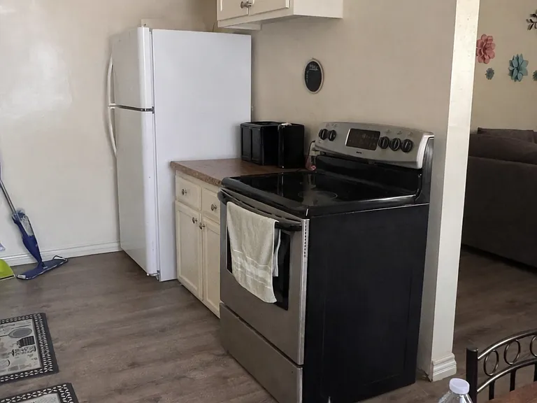 850 N Campus Ave #C — Photo 16