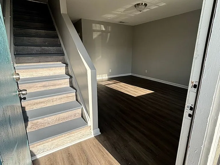 Blakely Place Apartments — Photo 25