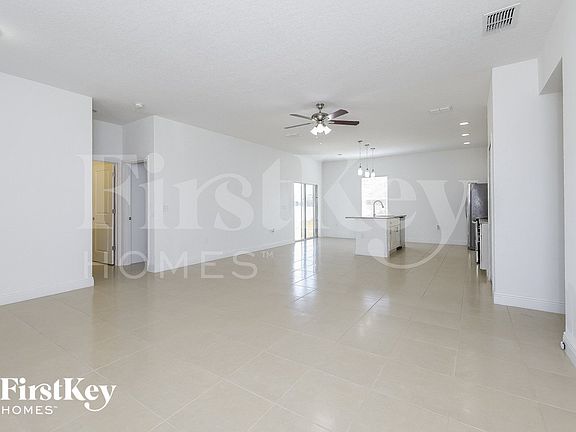 4th image of 257 Elm Ct