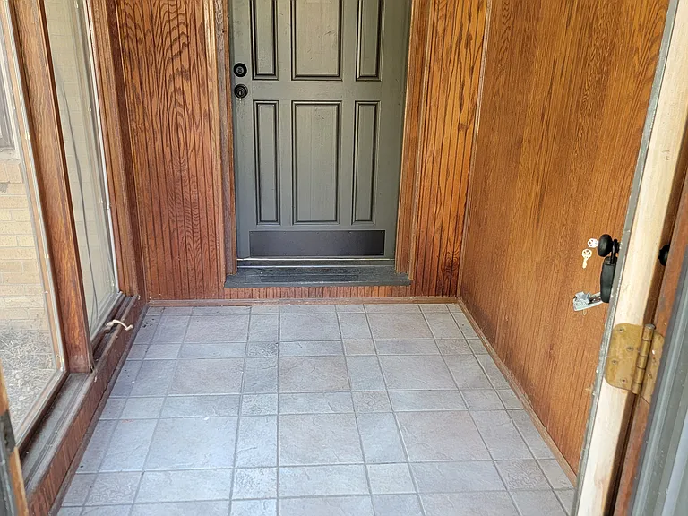 453 N Slade Ave — Photo 4