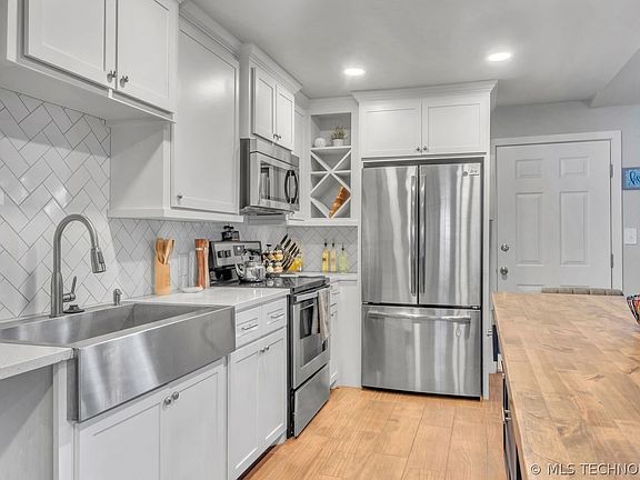 5th image of 1115 Osage St