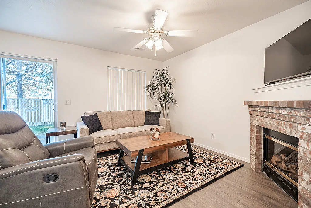3 bed, 2.5 bath, $3,950 — Photo 1