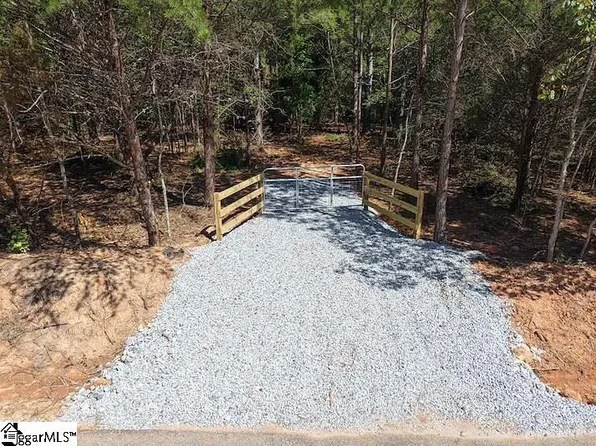 2 Owens Dr, Laurens, SC 29360