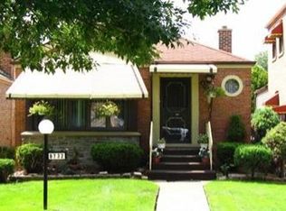 8732 S Paxton Ave, Chicago, IL 60617