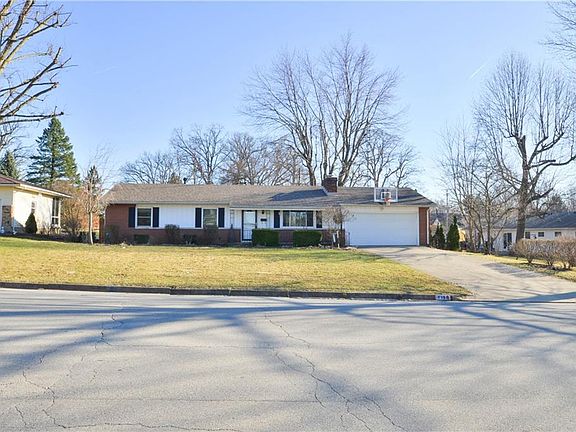2nd image of 715 Park Ln
