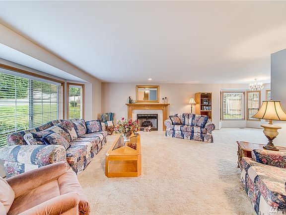 2nd image of 5621 Lakeland Hills Way SE