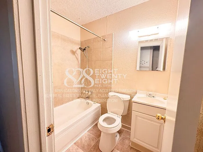 507 E Walnut St — Photo 18