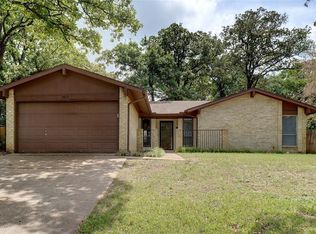 307 Lone Oak Cir, Euless, TX 76039
