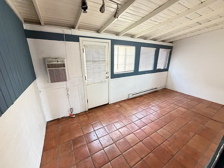 1027 E Blanton Dr — Photo 12