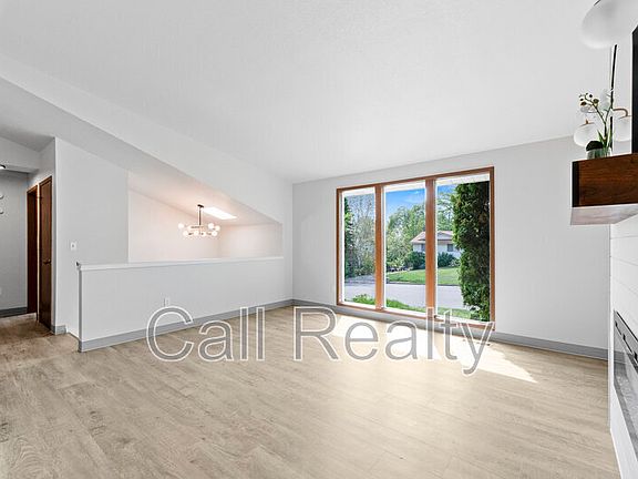 4th image of 1306 N Van Marter Rd