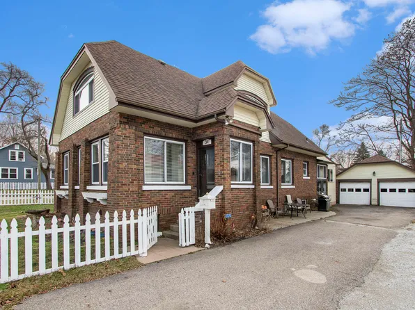 34 S Barker St, New Buffalo, MI 49117