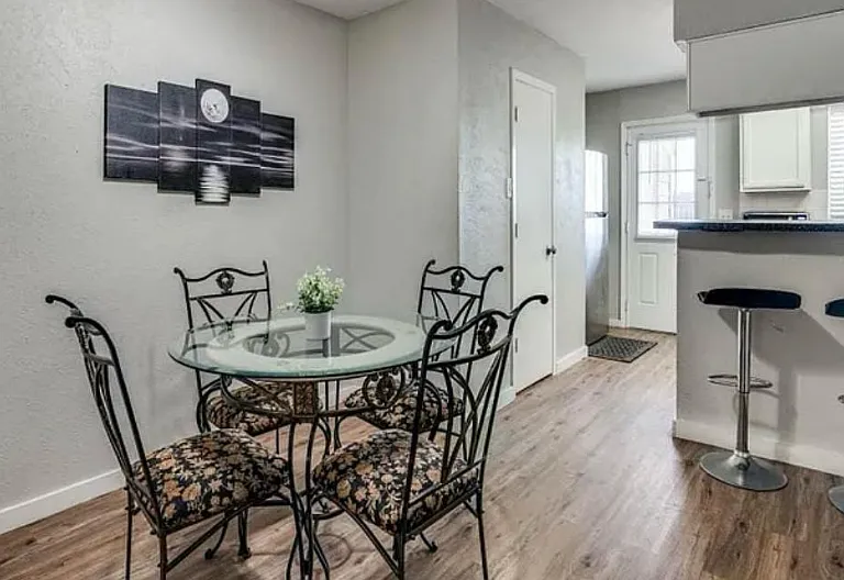 717 Lee St #8 — Photo 2