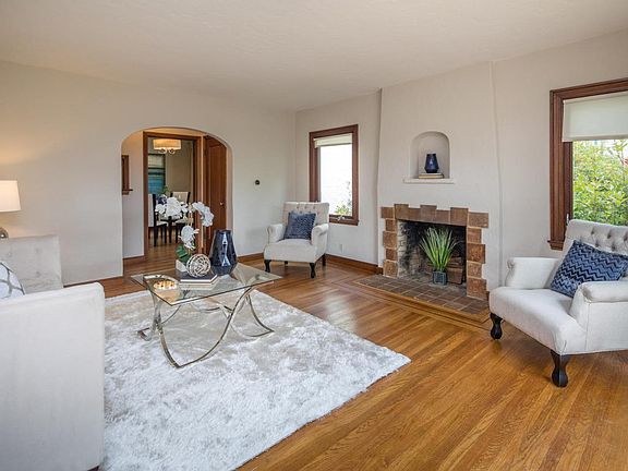 3rd image of 1441 Laguna Ave