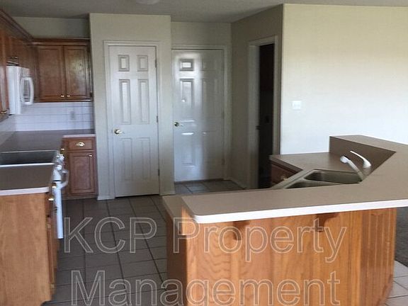 2nd image of 305 Northridge Dr
